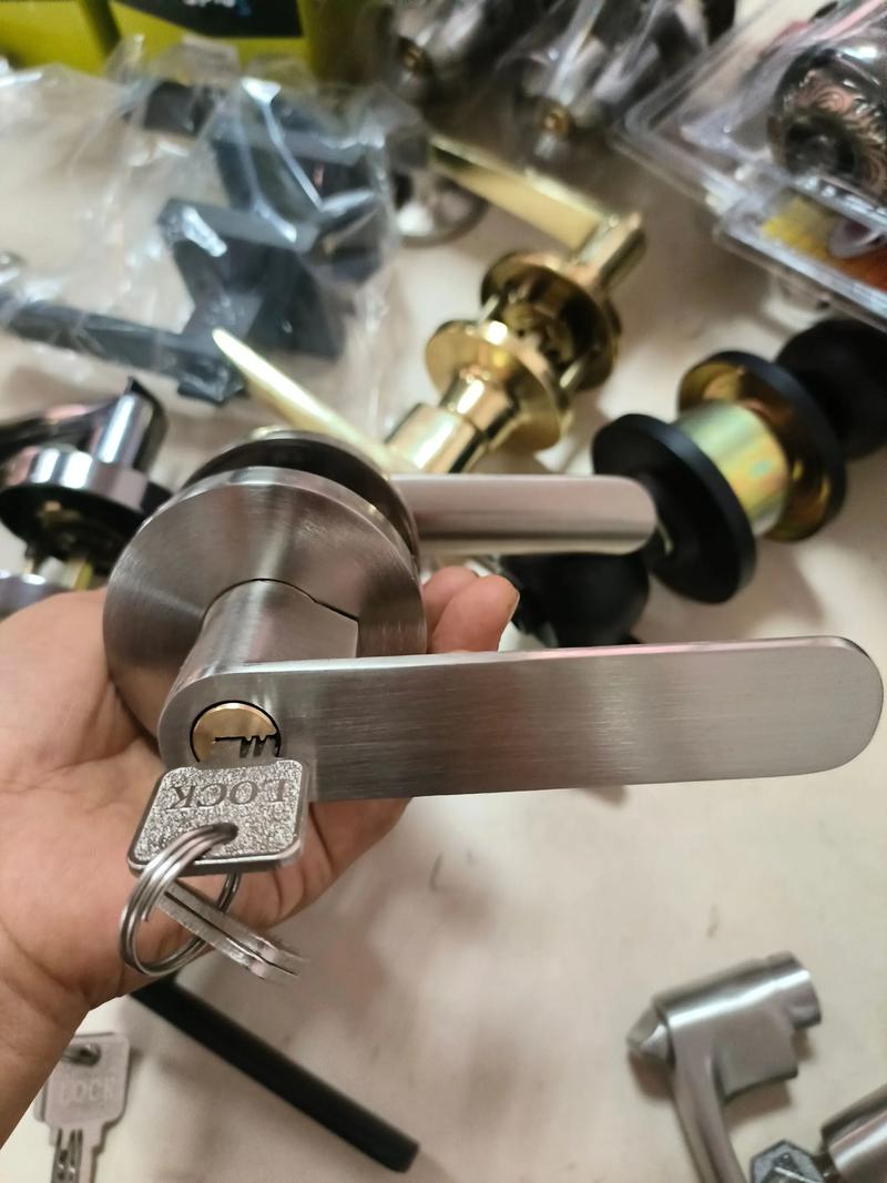门窗锁具